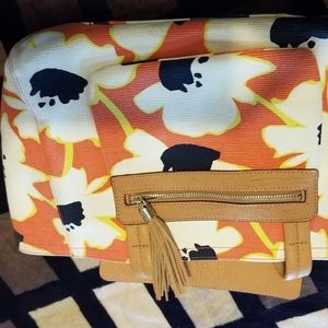 Relic medium shoulder bag.